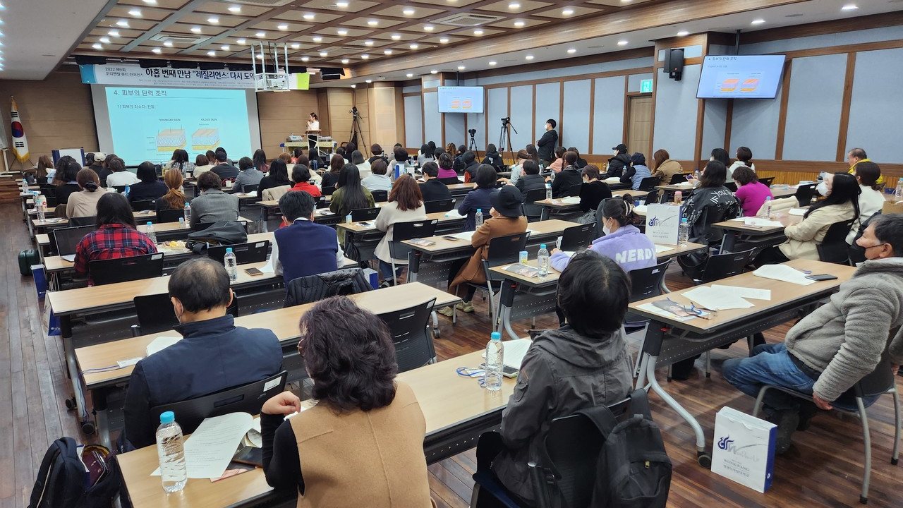 에츠하임 교육 세미나 현장 — 제품 공급에 그치지 않고 교육까지 함께 한다 (출처: ets-hayyim.com)